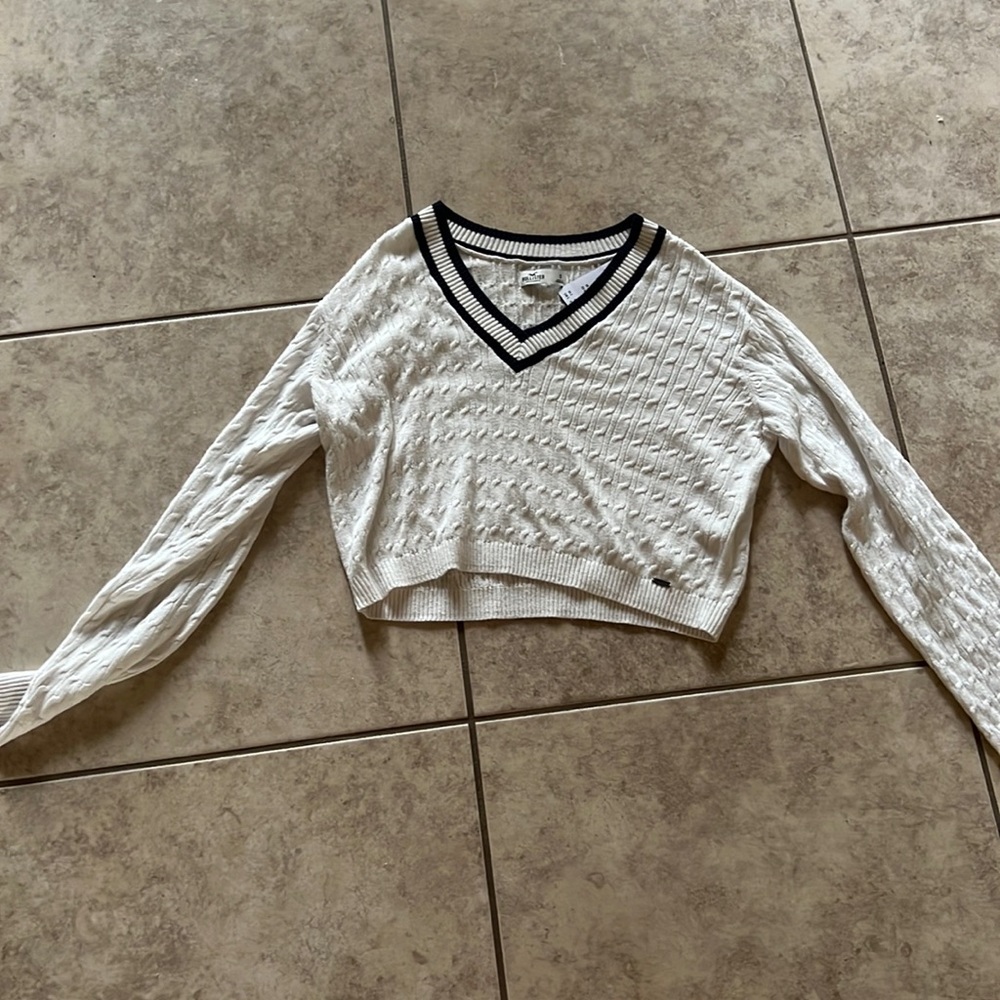 Women’s Hollister size small V-neck sweater.